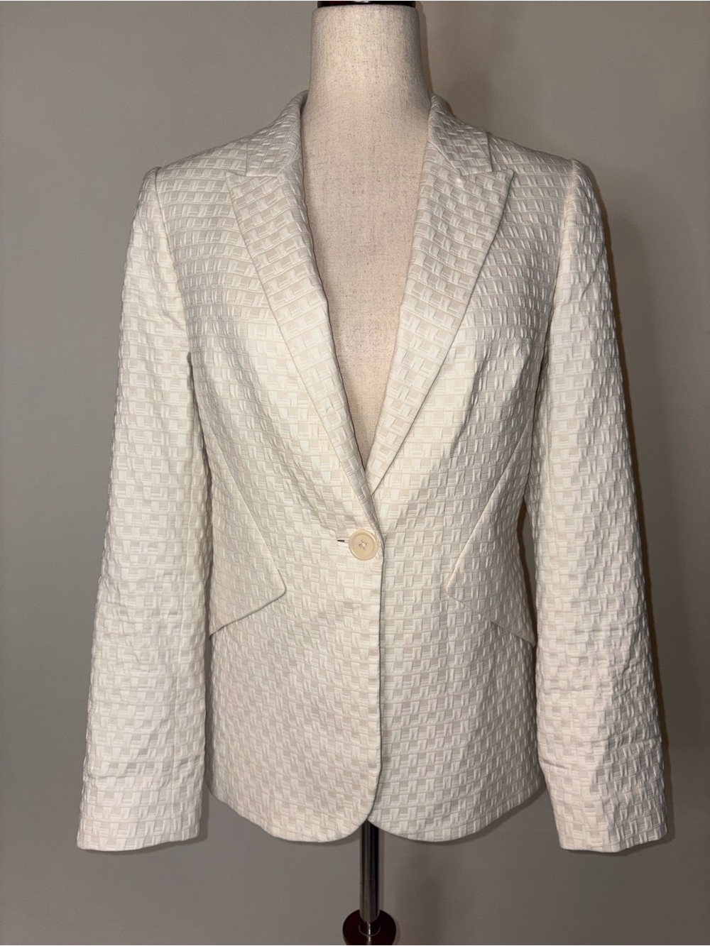 Elie‎ Tahari Tailored Textured Single-Button Blazer in Ivory Size 8